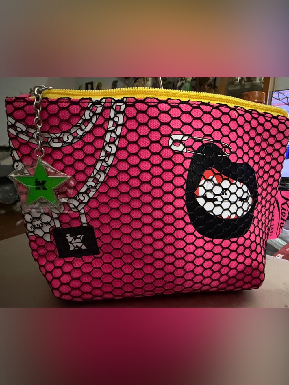 Kiehls nwot Pink Patterned Women's Zip Pouch